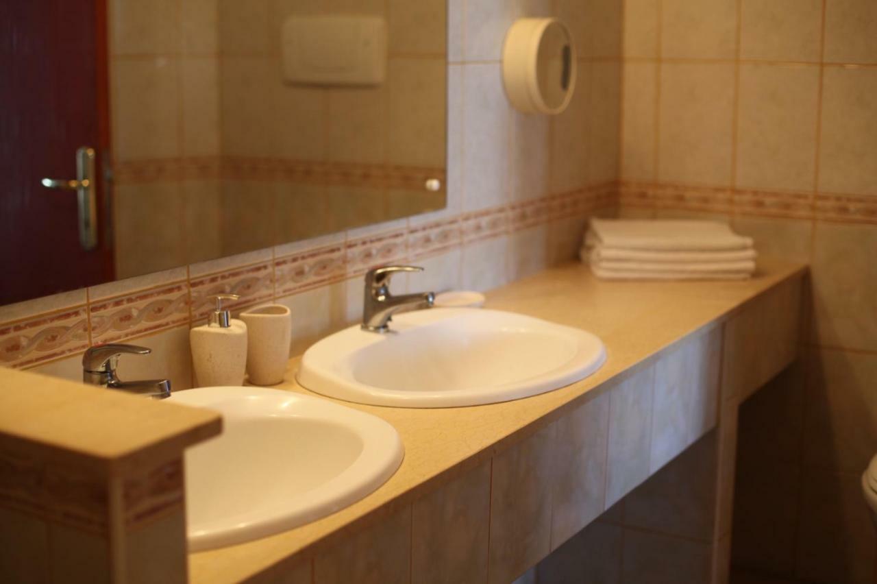 Jacob'S Hotel Constanta Bagian luar foto