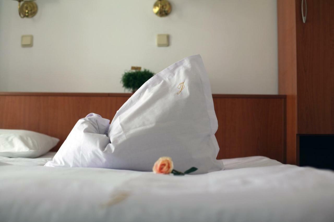 Jacob'S Hotel Constanta Bagian luar foto