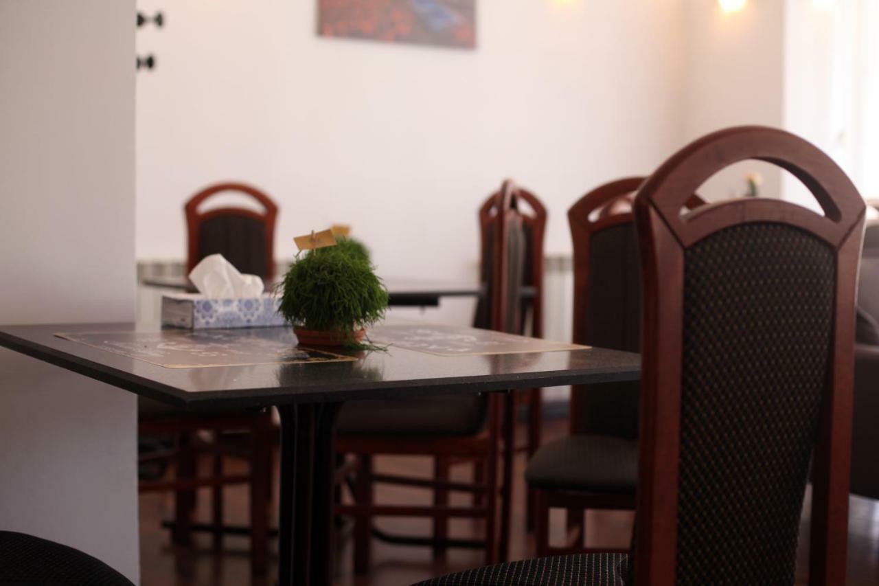Jacob'S Hotel Constanta Bagian luar foto